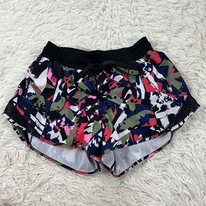 Lululemon Hotty Hot Short Pop Cut Boom Juice Multi / Black